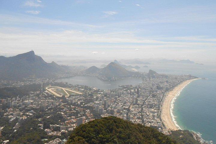 Dois Irmãos ハイキング + 貧民街ツアー (Two Brothers Hill)