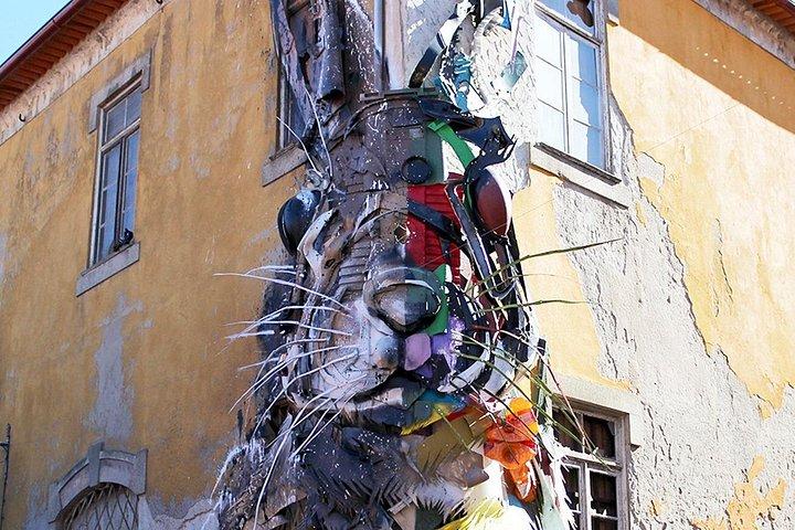 ポルトのタパスウォーキングツアーでワインテイスティング