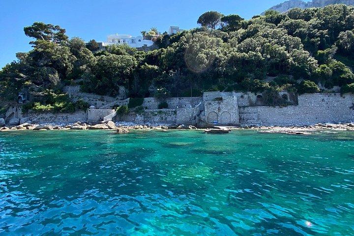 Full day on a private boat to discover Capri