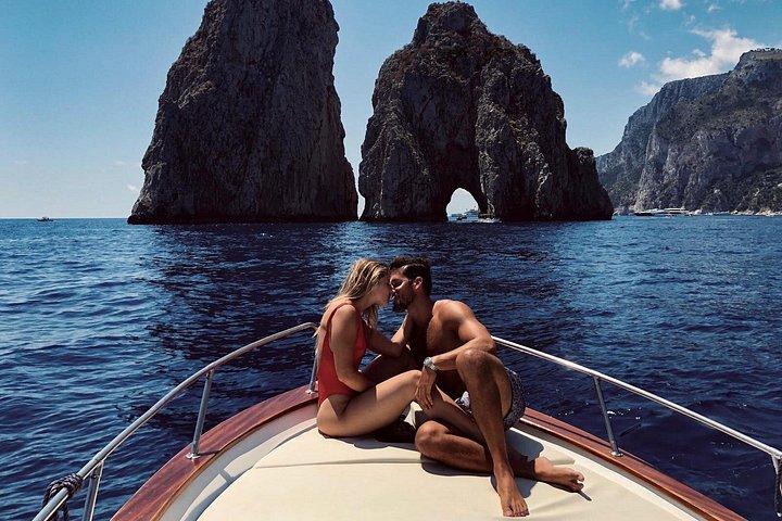 Full day on a private boat to discover Capri