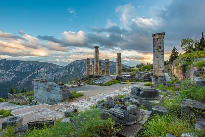 2-Day Private Tour to Delphi and Meteora from Athens
