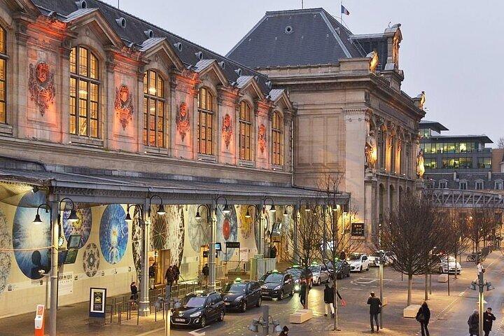 Privétransfer bij aankomst in Parijs: treinstation naar hotel