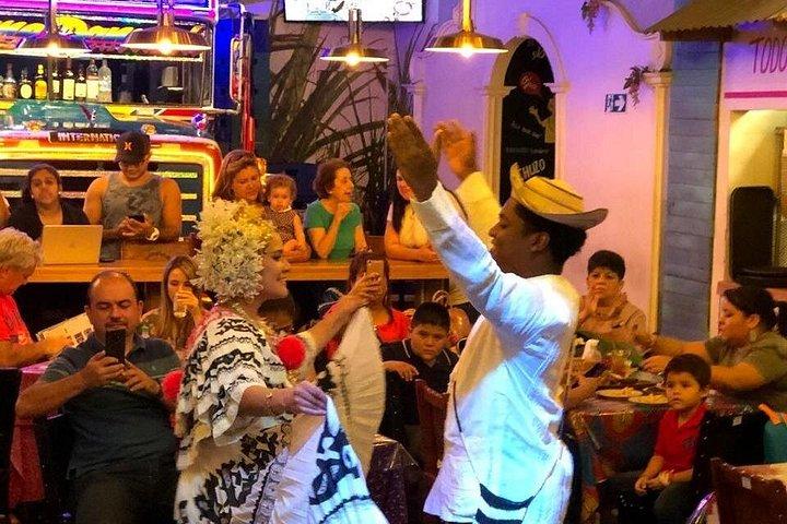 パナマ料理とフォークロアショー - オールインクルーシブ体験