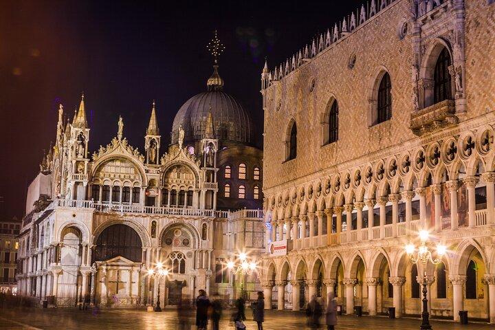 Private Dogenpalast & Markusdom After Hours Night Tour