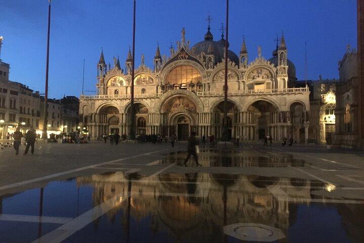 Private Dogenpalast & Markusdom After Hours Night Tour