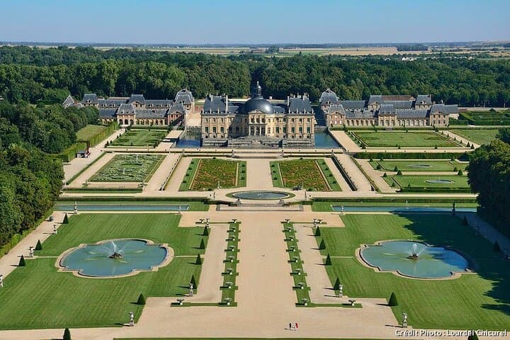From Paris: Château de Fontainebleau and Vaux-le-Vicomte