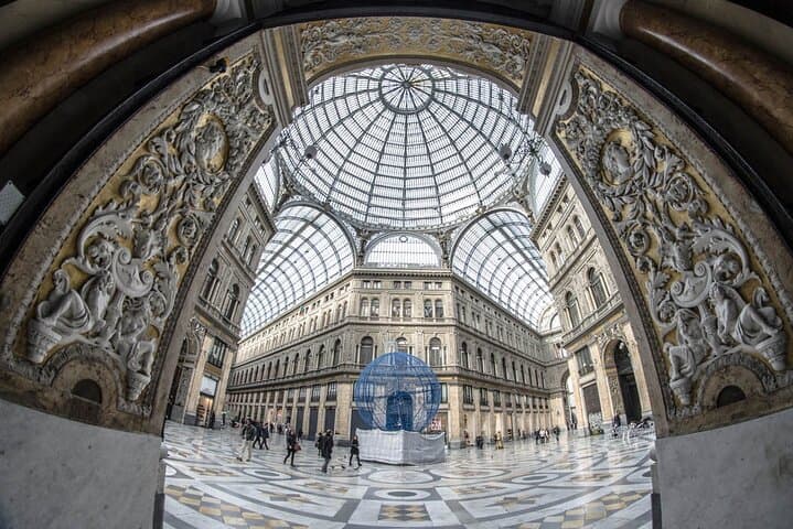 Private Sightseeing Tour in Naples by Vespa