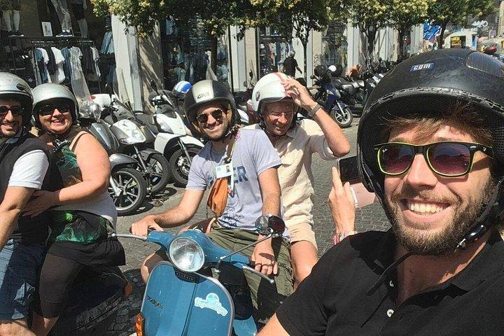 Private Sightseeing-Tour in Neapel mit der Vespa