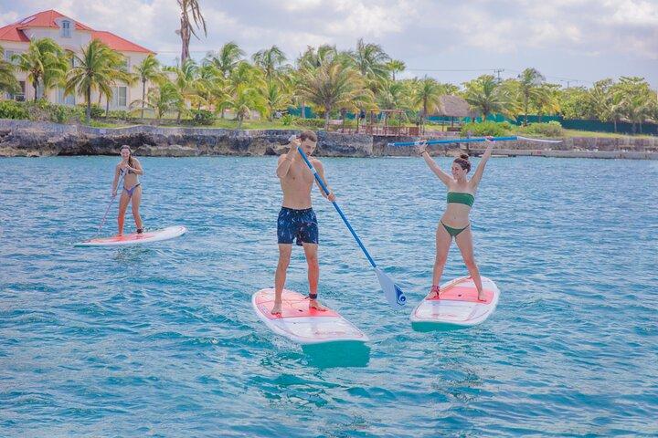 Experiência de vela de luxo de meio dia em Tulum com bar aberto