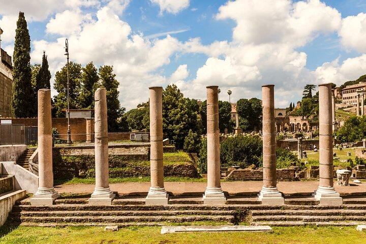 Rome Like a Local: Private & Custom Walking Tour with a Guide