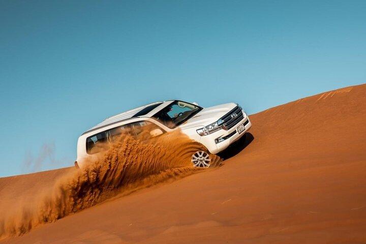 Dubai: Aften Red Dunes Safari, BBQ middag og live shows