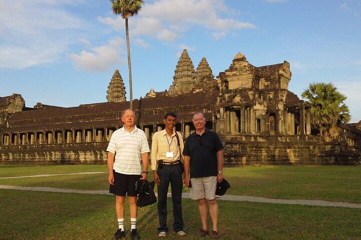 Full-Day private Tour with Sun Rise in Lost City & Angkor Wat from Siem Reap