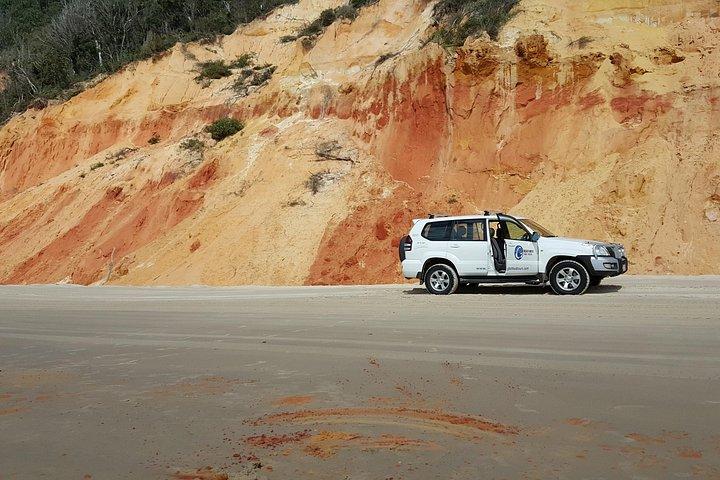 グレート ビーチ ドライブ 4WD ツアー - ヌーサからレインボー ビーチまでのプライベート チャーター