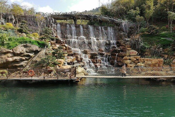 Tour privato della montagna del ponte di vetro della gola di Gulong e Huangteng