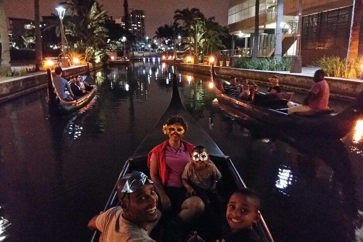 Magische Gondelfahrt mit Nachtboot in Durban