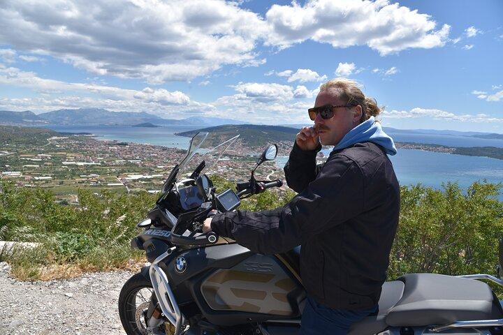 Louez une BMW R1250 GS ou Ducati Multistrada et explorez la côte et les îles croates
