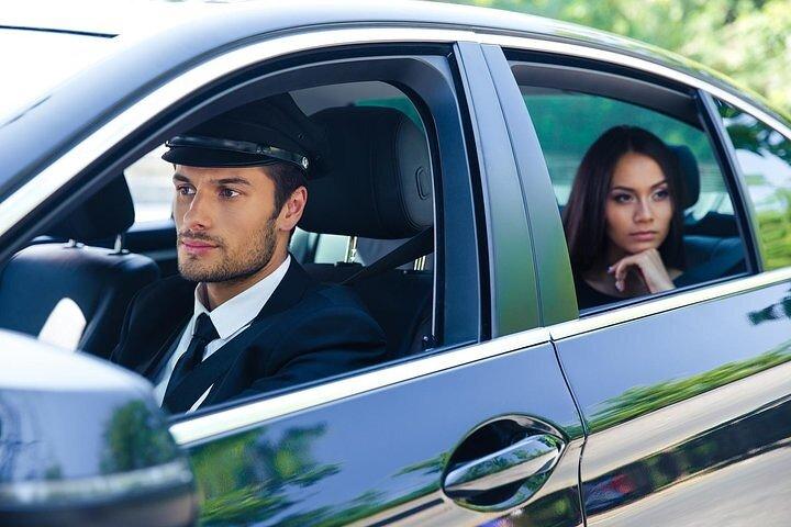 Privé retourtransfer van Parijs Hotels naar Moulin Rouge