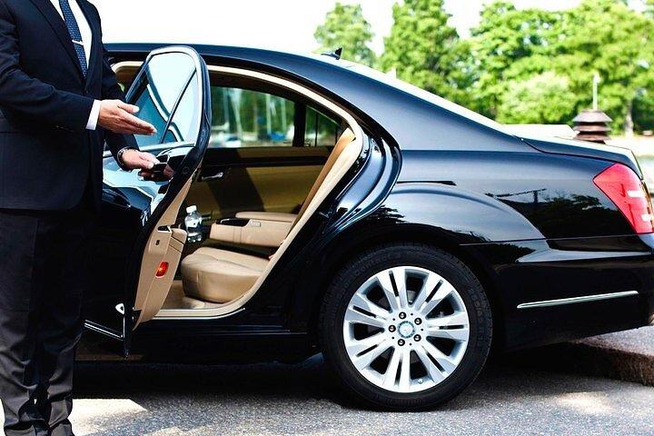 Privé retourtransfer van Parijs Hotels naar Moulin Rouge