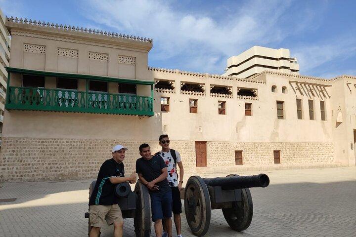 Tour panoramico della città di Sharjah e Ajman da Dubai