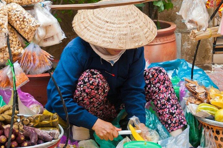 Private Hoi An An Ancient Town - Nachtmarkt Street Food bei Nacht
