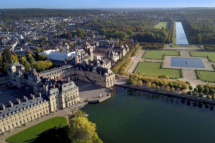 Excursión privada de medio día: París al castillo Fontainebleau
