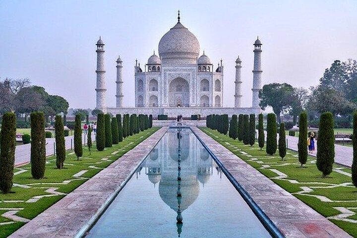 ムンバイ・アグラ往復便アグラ要塞とベビータージ日帰り旅行