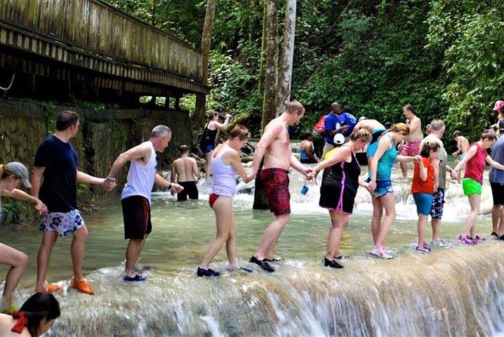 Excursão guiada pelas Cataratas do Rio Dunn e Lagoa Luminosa saindo do Grand Palladium
