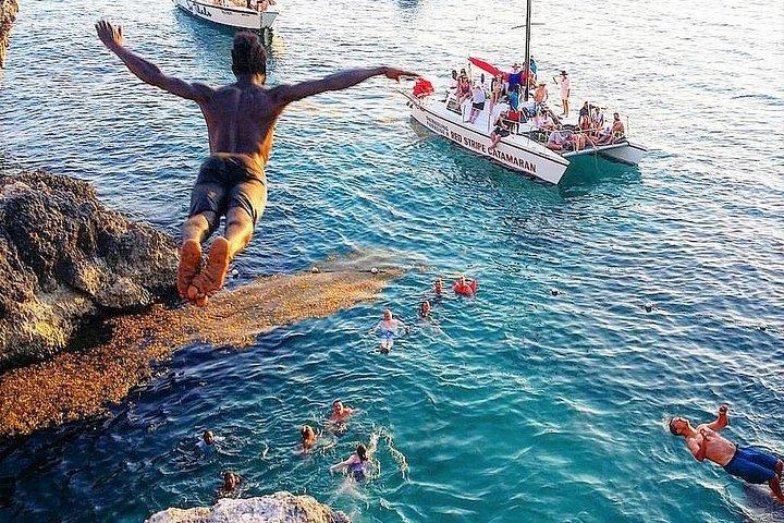 グランドパラディウムからセブンマイルビーチとリックのカフェへのネグリル日帰り旅行