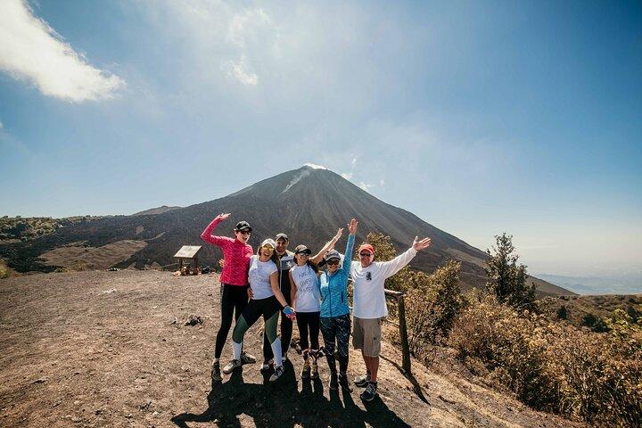 ハイキング アクティブ パカヤ火山 - プライベート ツアー