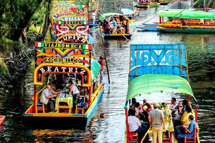 Besök på Xochimilco, Coyoacán och Ciudad Universitaria