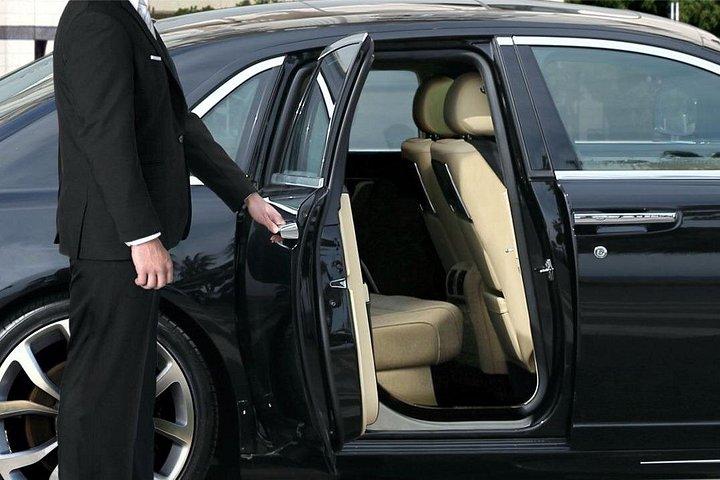 マラガ：プロのドライバーが乗る高級車での個人送迎