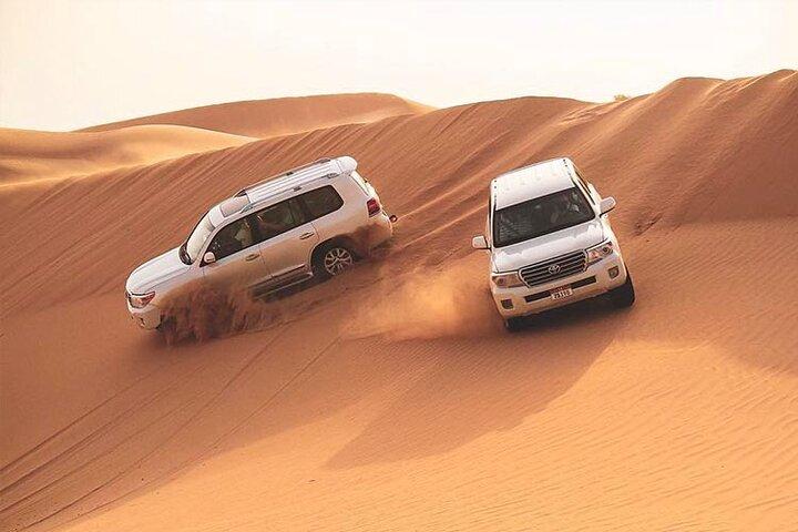 Safari nel deserto ed esperienza in quad a Dubai con cena