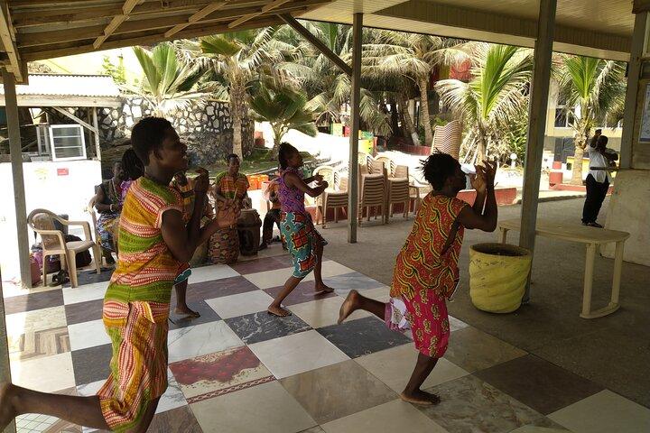 Experiencia cultural ghanesa de danza y tambores