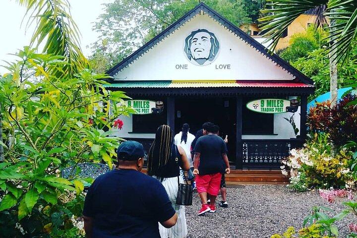 Lo spirito del reggae di Bob Marley: l'esperienza dei nove miglia