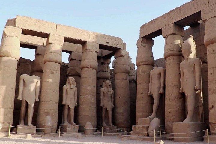 カイロ発アスワン＆ルクソール1泊2日旅行パッケージ