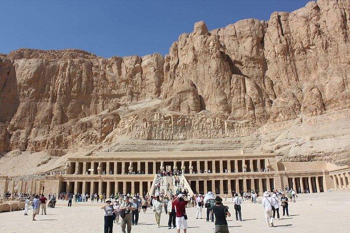 カイロ発アスワン＆ルクソール1泊2日旅行パッケージ