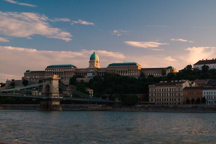 Budapest : 1 - Hour Highlights Cruise med velkomstdrink