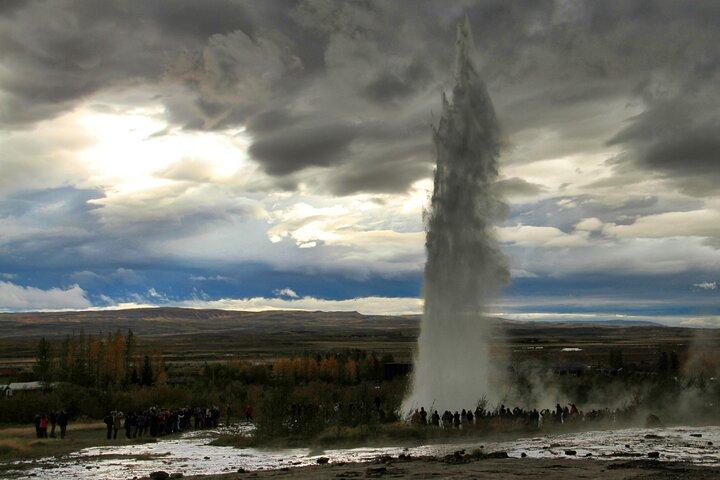 Excursión de un día al Golden Circle y al manantial de aguas termales en Jeep 4WD de Reykjavik