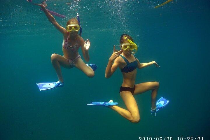 Excursão privada de vela matinal e snorkel