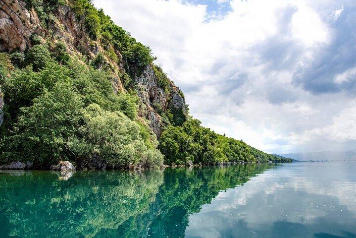 Ohrid＆Skopjeからの骨ツアー湾