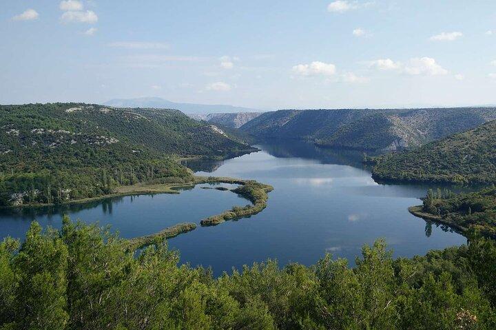 Tour privato di un giorno alle cascate di Krka, Primosten e Trogir