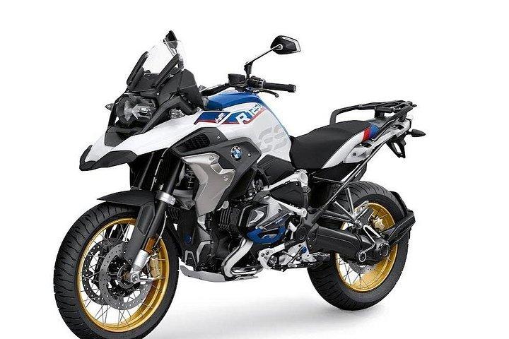 Desmo Adventure でバイクをレンタルし、バイクでダルマチアを探索