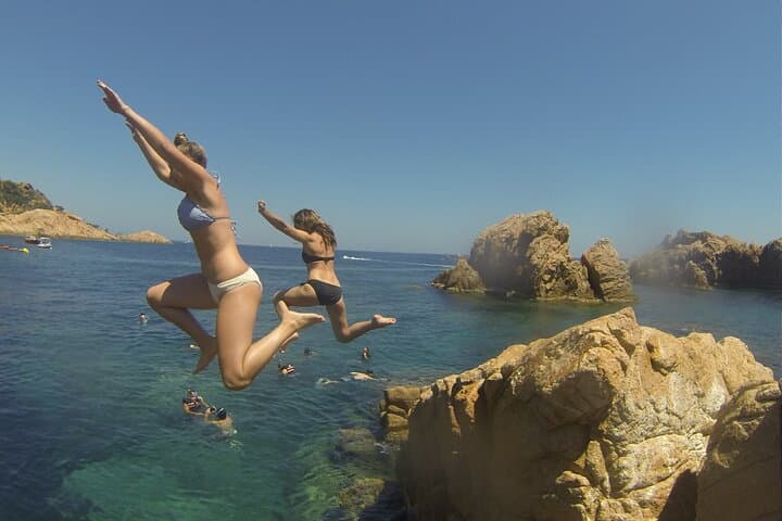 Costa Brava Tour: Kayak, Snorkel & Cliff Jump from Barcelona