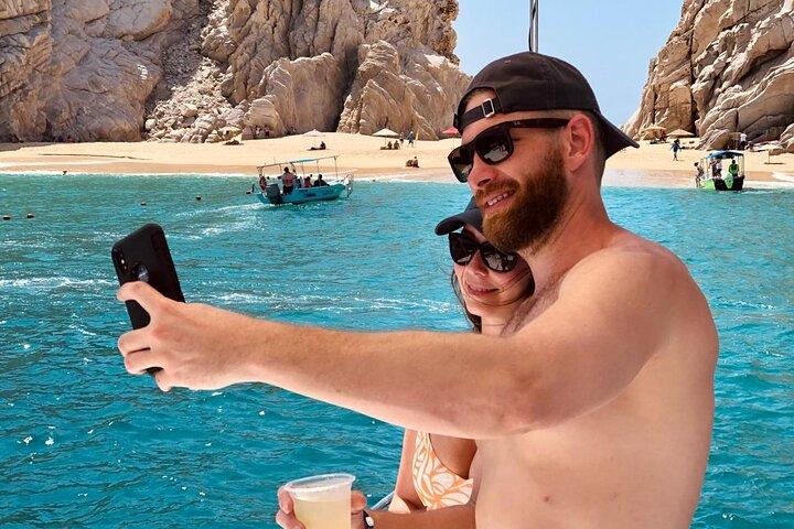 オープンバー＆ランチ付きカボ・サンルーカスシュノーケリングクルーズ