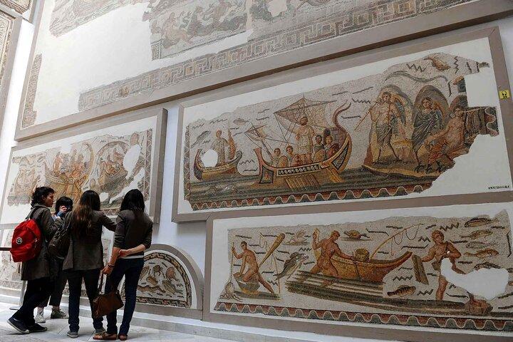 チュニスからのCarthage、Sidi Bou Said、Bardo Museumの全日ツアー