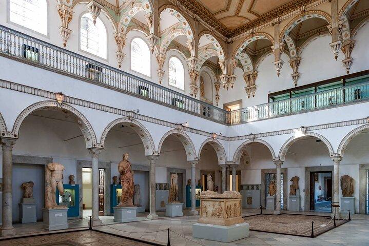 チュニスからのCarthage、Sidi Bou Said、Bardo Museumの全日ツアー