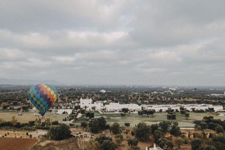Lille gruppe luftballonflyvning i Valle d'Itria