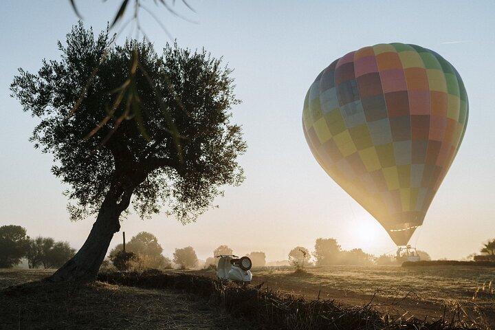 Lille gruppe luftballonflyvning i Valle d'Itria