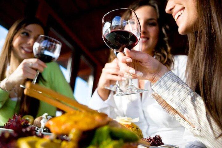Cata de vinos privada por fiesta en Belgrado