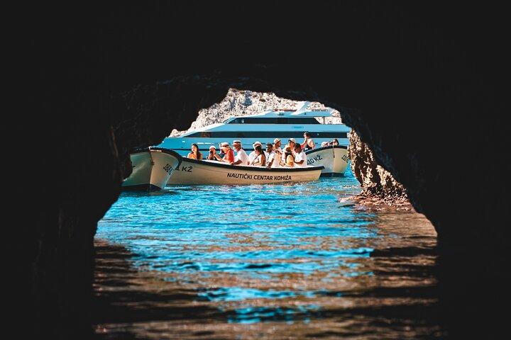 Fra Split: Small-Group Blue Cave & 5 Islands tur med Speed Boat